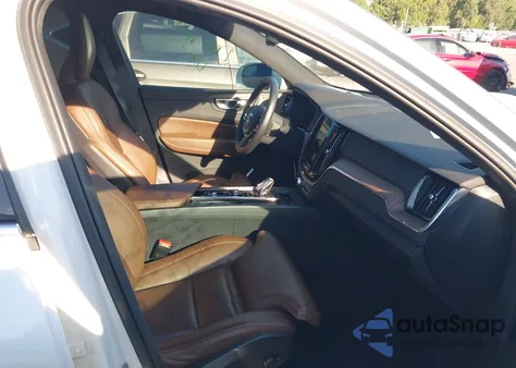 2022 Volvo Xc60 B6 Inscription из США, поврежденный, VIN YV4062RL4N1940825